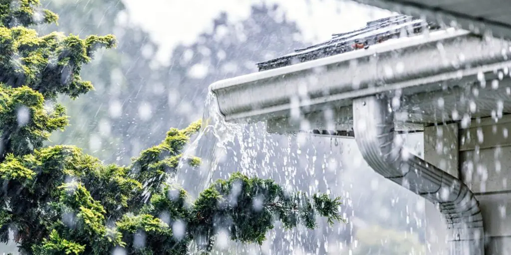 Manage Rain Runoff Easily with Eavestrough Installation in Winnipeg